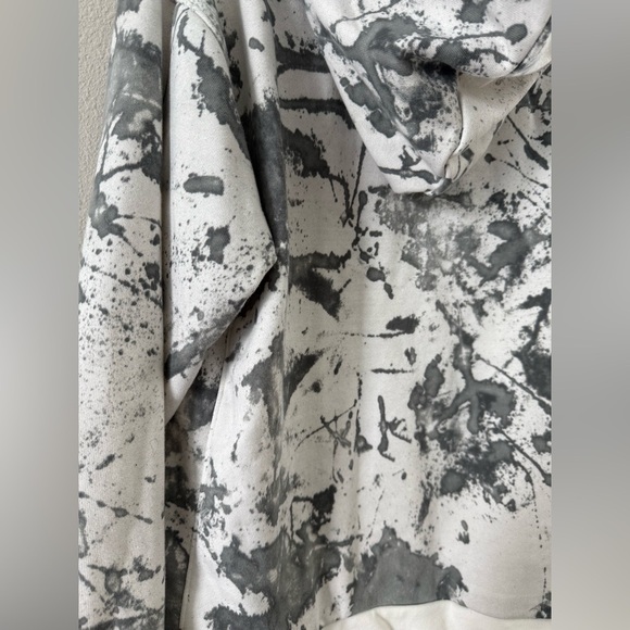 Nike Fly Standard Issue Women’s Black Gray and White Hoodie - Picture 6 of 6